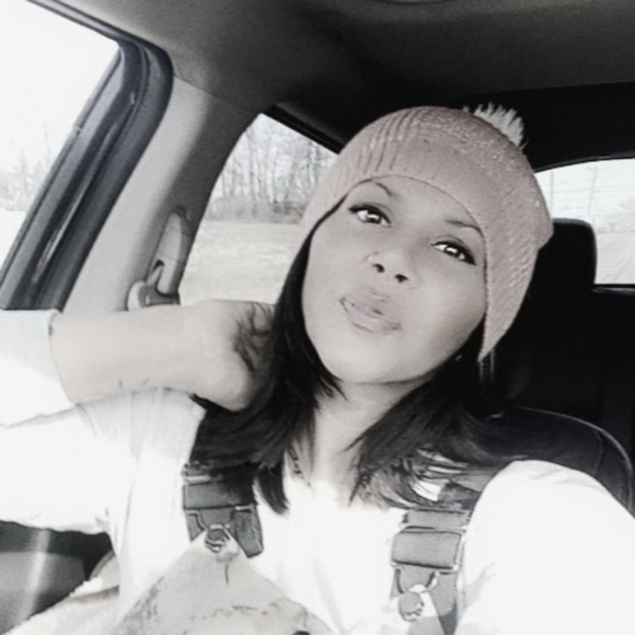 Meet your Posher, Sonyia - Picture 2 of 4